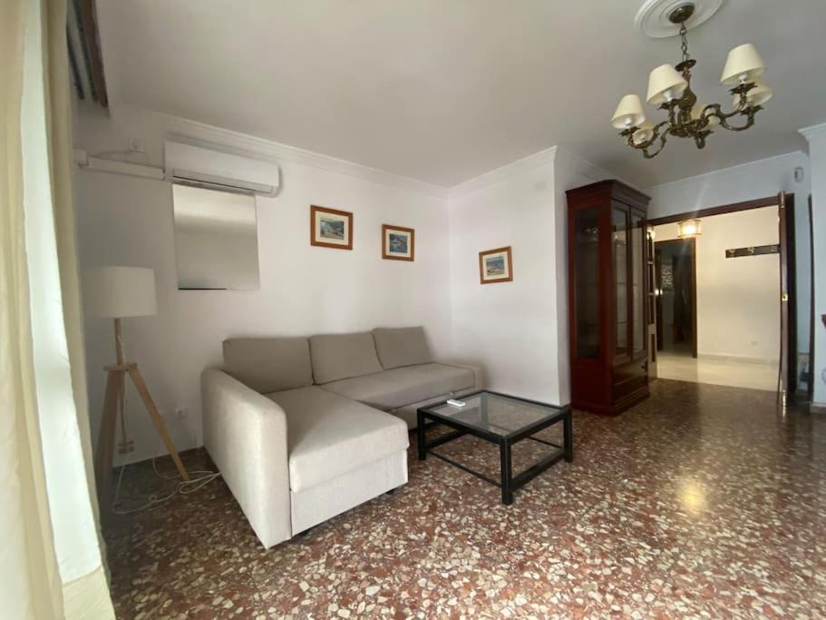 Funcional Piso 4 Dormitorios Frente A Santa Justa Севиля Екстериор снимка
